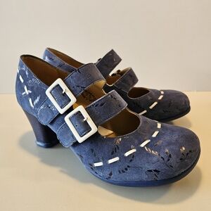 Fluevog Operetta Shoes size 7 blue suede with white trim